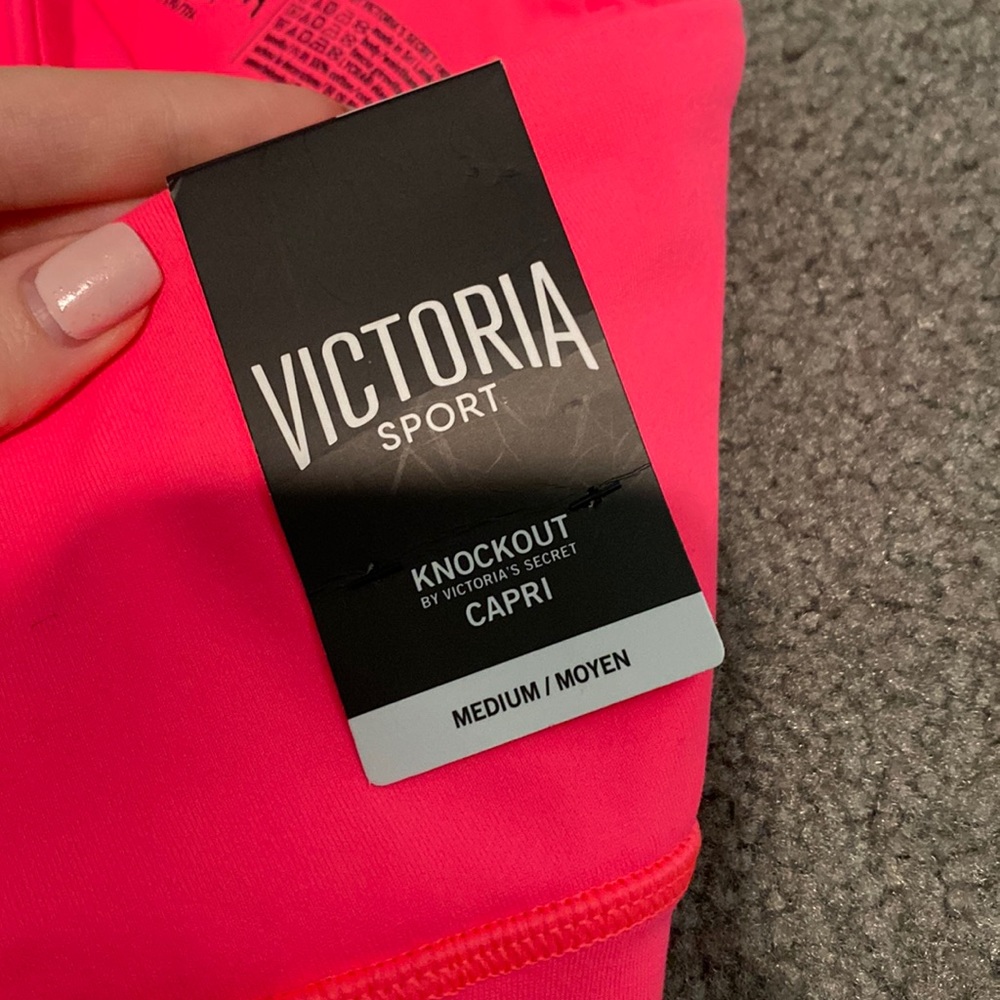 Neon pink VS capri